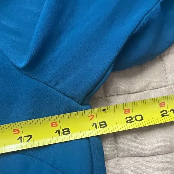 Chico’s Blue Pleated Back Blouse Sz 0 Academia Minimalist Chic Workcore Classic - Picture 8 of 8